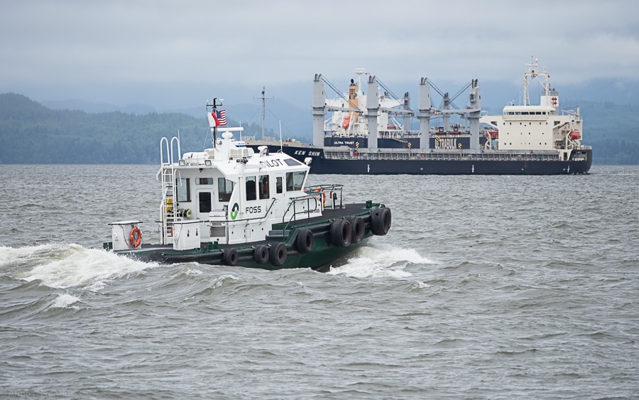 Bay piloten på vei for å lose skipet ut